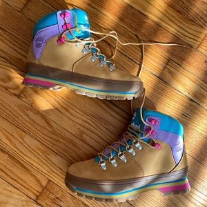 Timberland 
“WOMEN'S EURO HIKER MIXED-MEDIA WATERPROOF BOOTS”